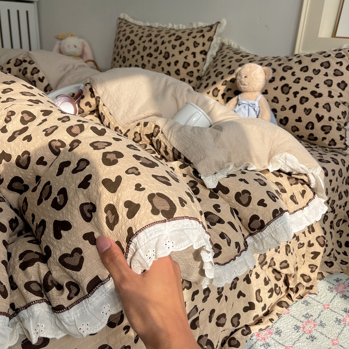 91家纺网 家纺一手货源 找家纺 2026新款泡芙纱床盖四件套 咖豹纹