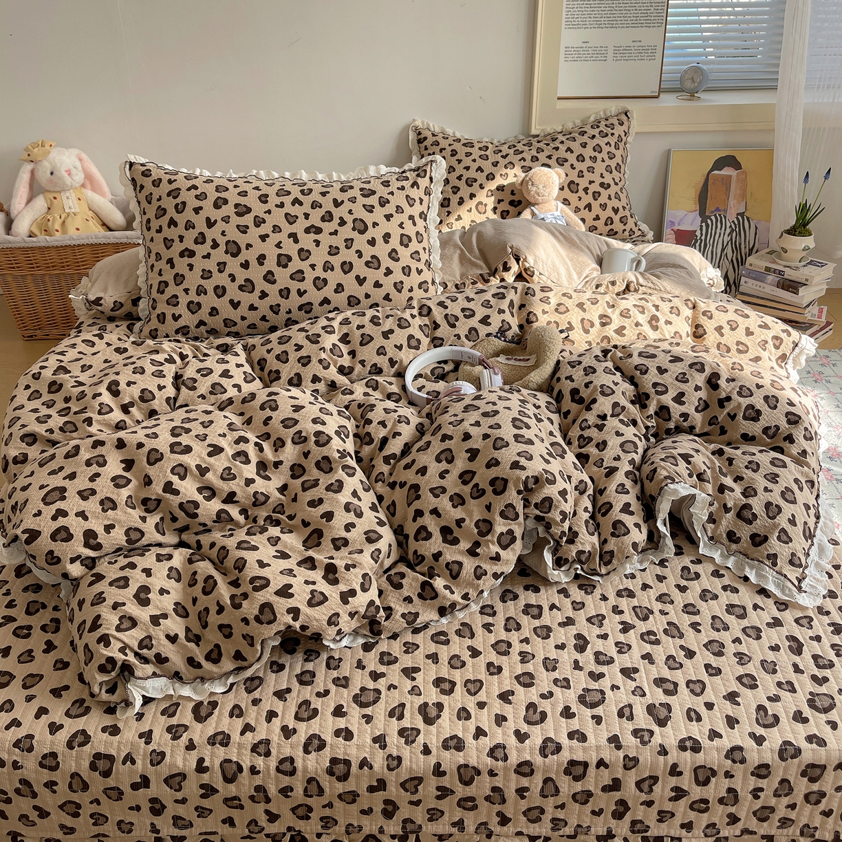 91家纺网 家纺一手货源 找家纺 2026新款泡芙纱床盖四件套 咖豹纹