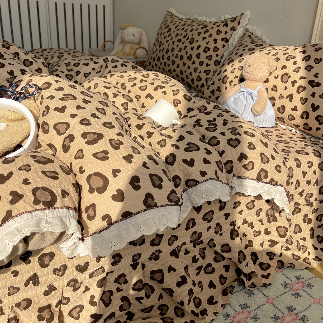 91家纺网 家纺一手货源 找家纺 2026新款泡芙纱床盖四件套 咖豹纹