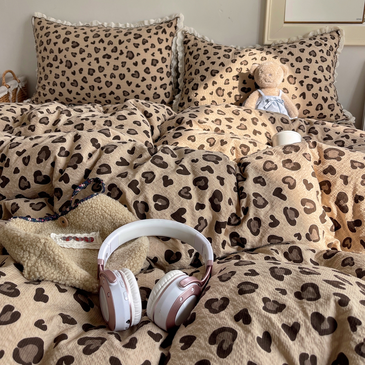 91家纺网 家纺一手货源 找家纺 2026新款泡芙纱床盖四件套 咖豹纹