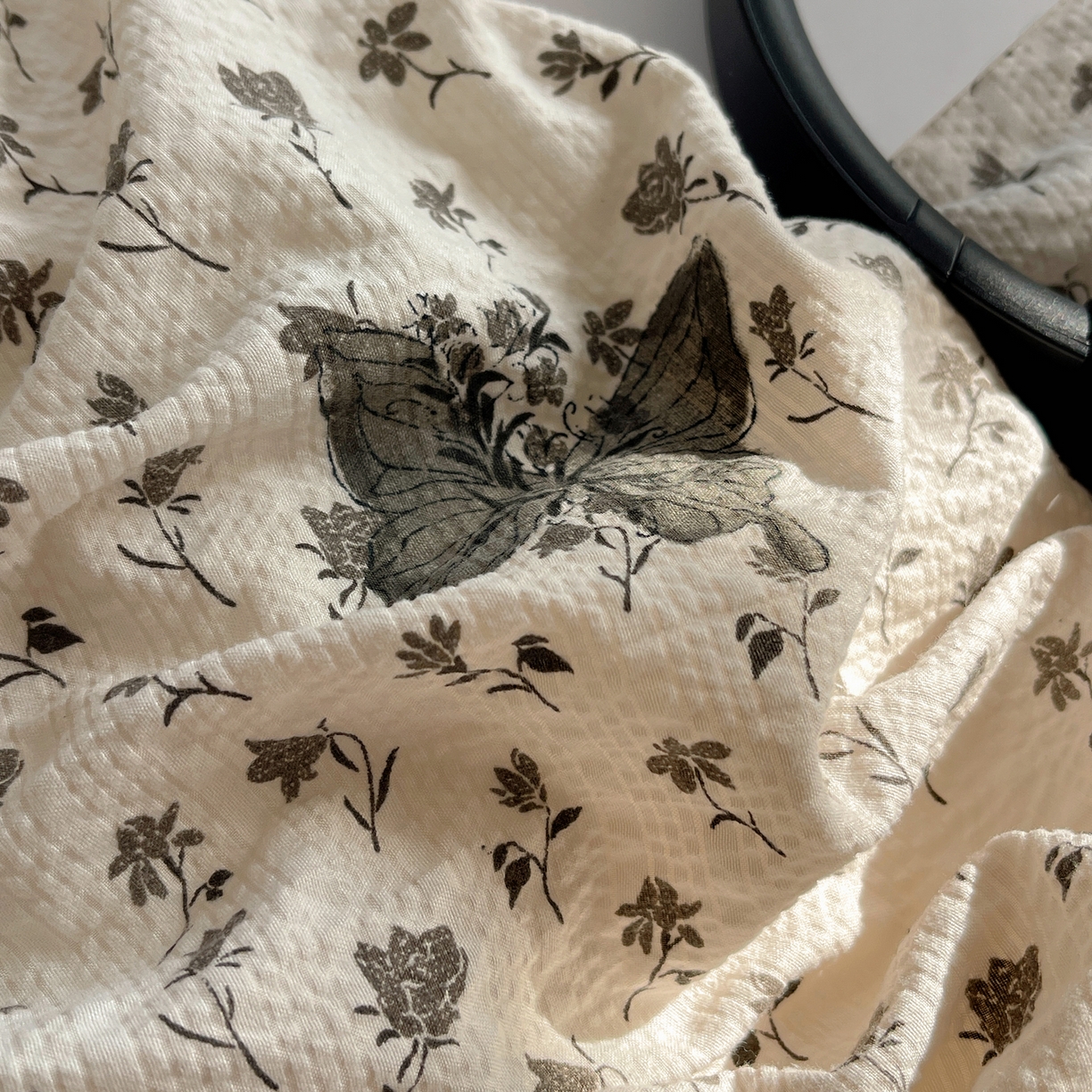 91家纺网 家纺一手货源 找家纺 2026新款泡芙纱床盖四件套 蝶舞