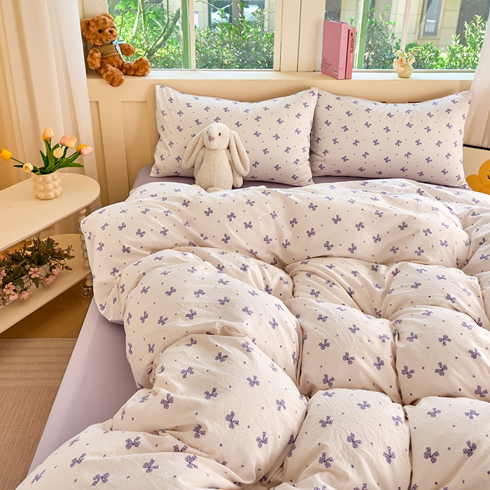 91家纺网 家纺一手货源 找家纺 卢赛尔 2026新款古法水洗仿棉云感棉学生三件套四件套 蝴蝶结紫