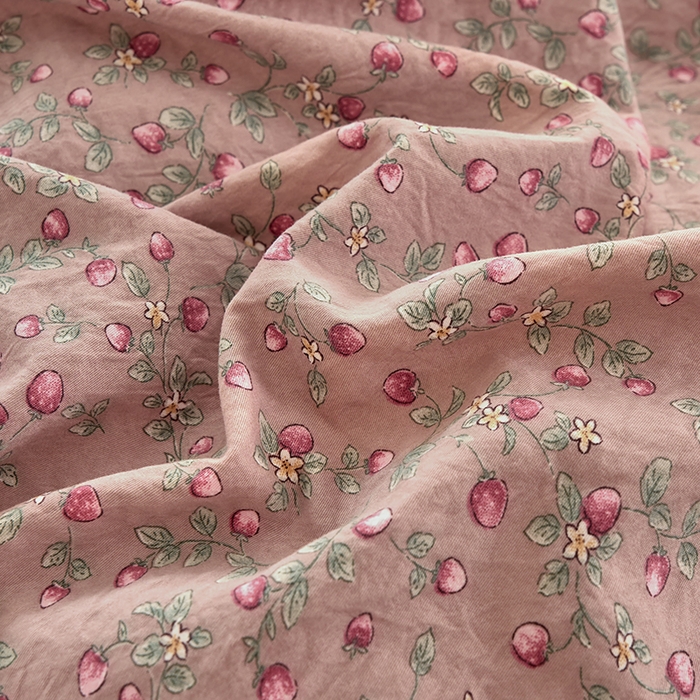 91家纺网 家纺一手货源 找家纺 卢赛尔 2026新款古法水洗仿棉云感棉学生三件套四件套 甜心草莓