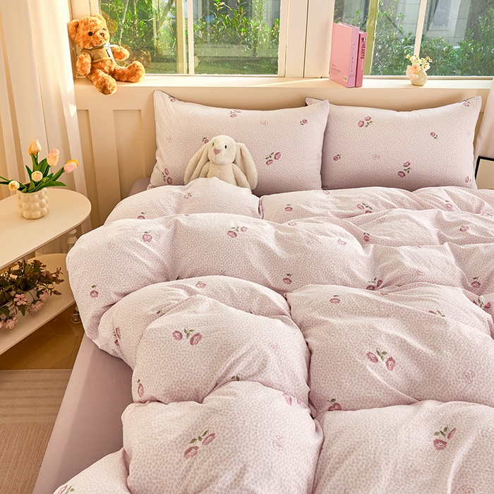 91家纺网 家纺一手货源 找家纺 卢赛尔 2026新款古法水洗仿棉云感棉学生三件套四件套 相思粉