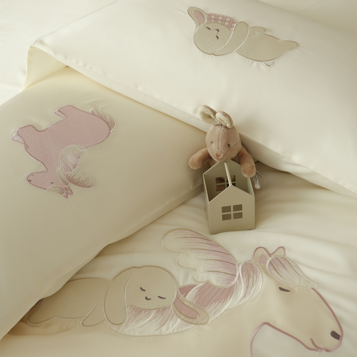 91家纺网 家纺一手货源 找家纺 简纯主义 2026新款莱赛尔纤维天丝刺绣绣花四件套以梦为马 以梦为马白