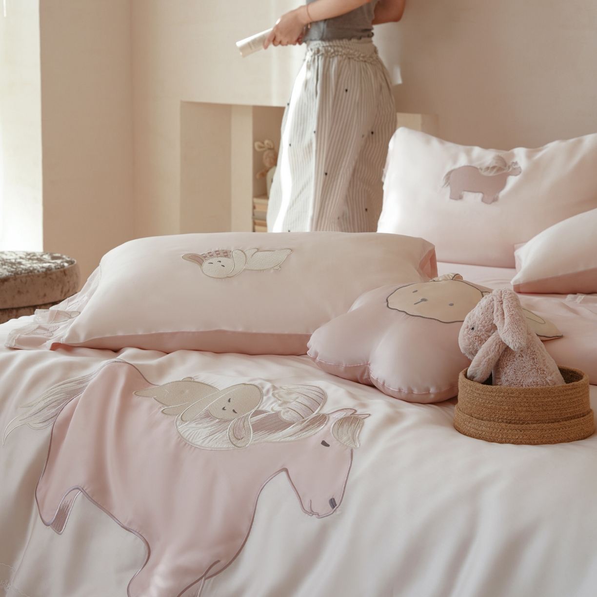 91家纺网 家纺一手货源 找家纺 简纯主义 2026新款莱赛尔纤维天丝刺绣绣花四件套以梦为马 以梦为马粉