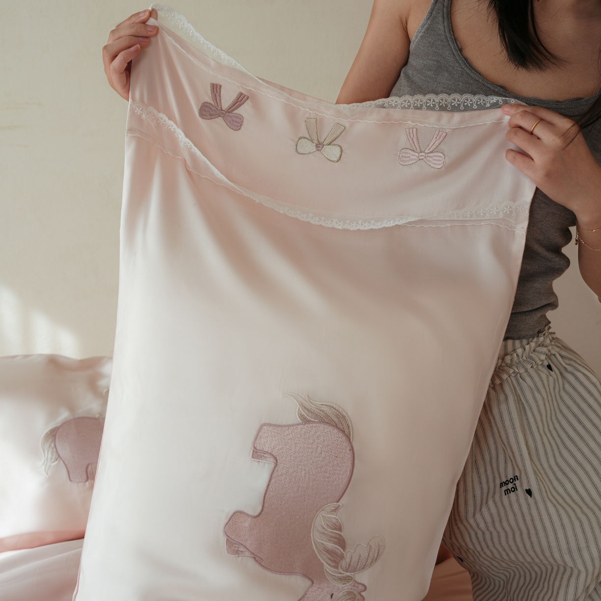 91家纺网 家纺一手货源 找家纺 简纯主义 2026新款莱赛尔纤维天丝刺绣绣花四件套以梦为马 以梦为马粉