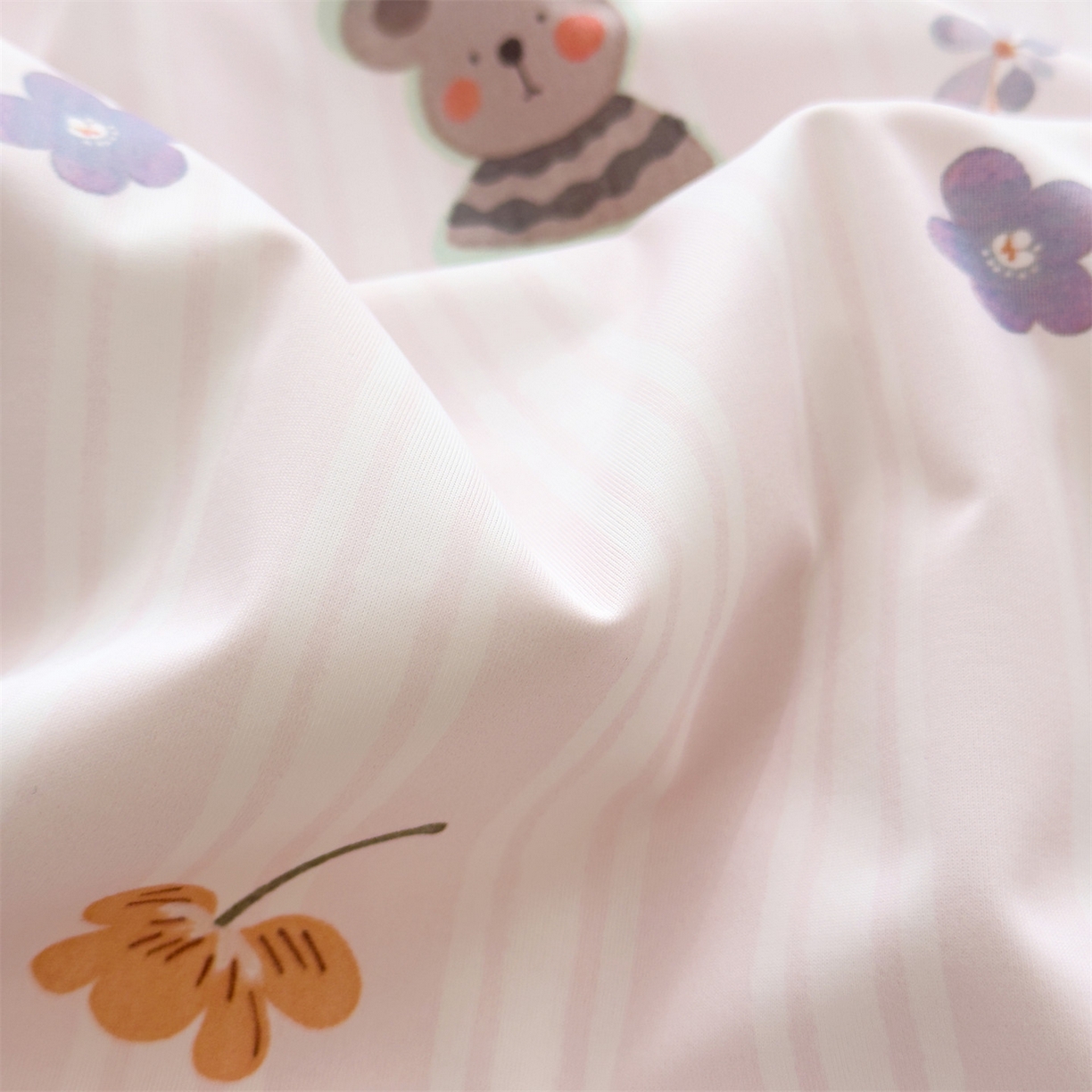 91家纺网 家纺一手货源 找家纺 岚司羽 2026新款卡通锦氨凉感夏被系列 生日派对-粉