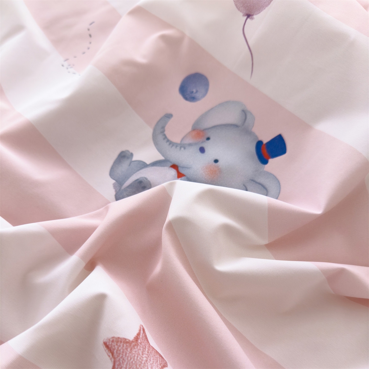 91家纺网 家纺一手货源 找家纺 岚司羽 2026新款卡通锦氨凉感夏被系列 萌宠派对 -粉