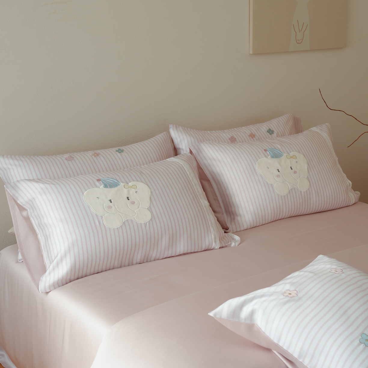 91家纺网 家纺一手货源 找家纺 简纯主义 2026新款莱赛尔纤维天丝刺绣绣花四件套象北北 象北北-粉