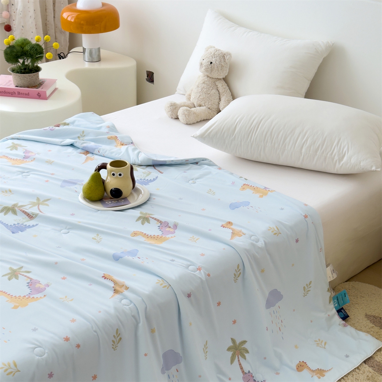 91家纺网 家纺一手货源 找家纺 岚司羽 2026新款卡通锦氨凉感夏被系列 小恐龙快乐假期