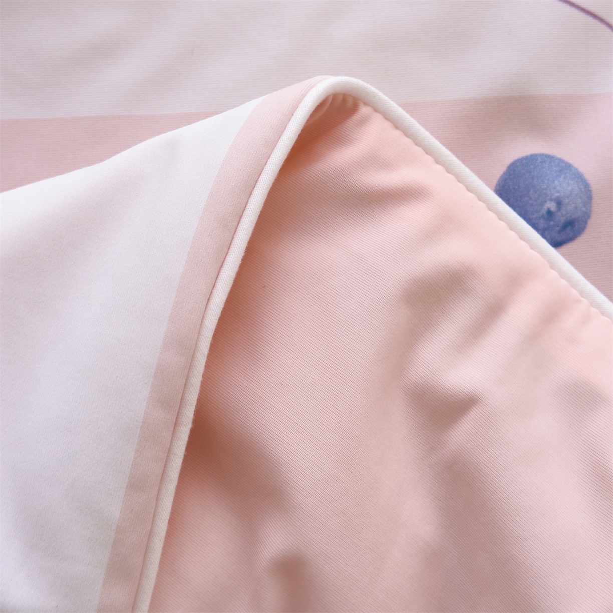 91家纺网 家纺一手货源 找家纺 岚司羽 2026新款卡通锦氨凉感夏被系列 萌宠派对 -粉