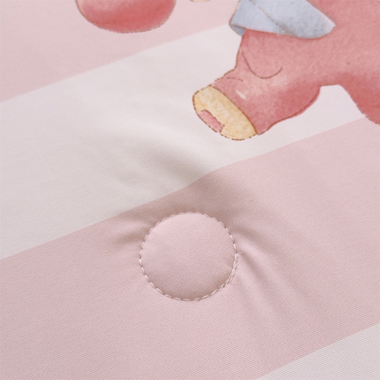 91家纺网 家纺一手货源 找家纺 岚司羽 2026新款卡通锦氨凉感夏被系列 萌宠派对 -粉