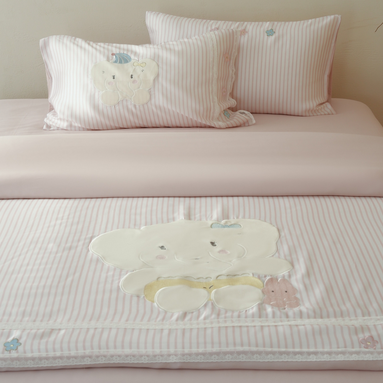 91家纺网 家纺一手货源 找家纺 简纯主义 2026新款莱赛尔纤维天丝刺绣绣花四件套象北北 象北北-粉