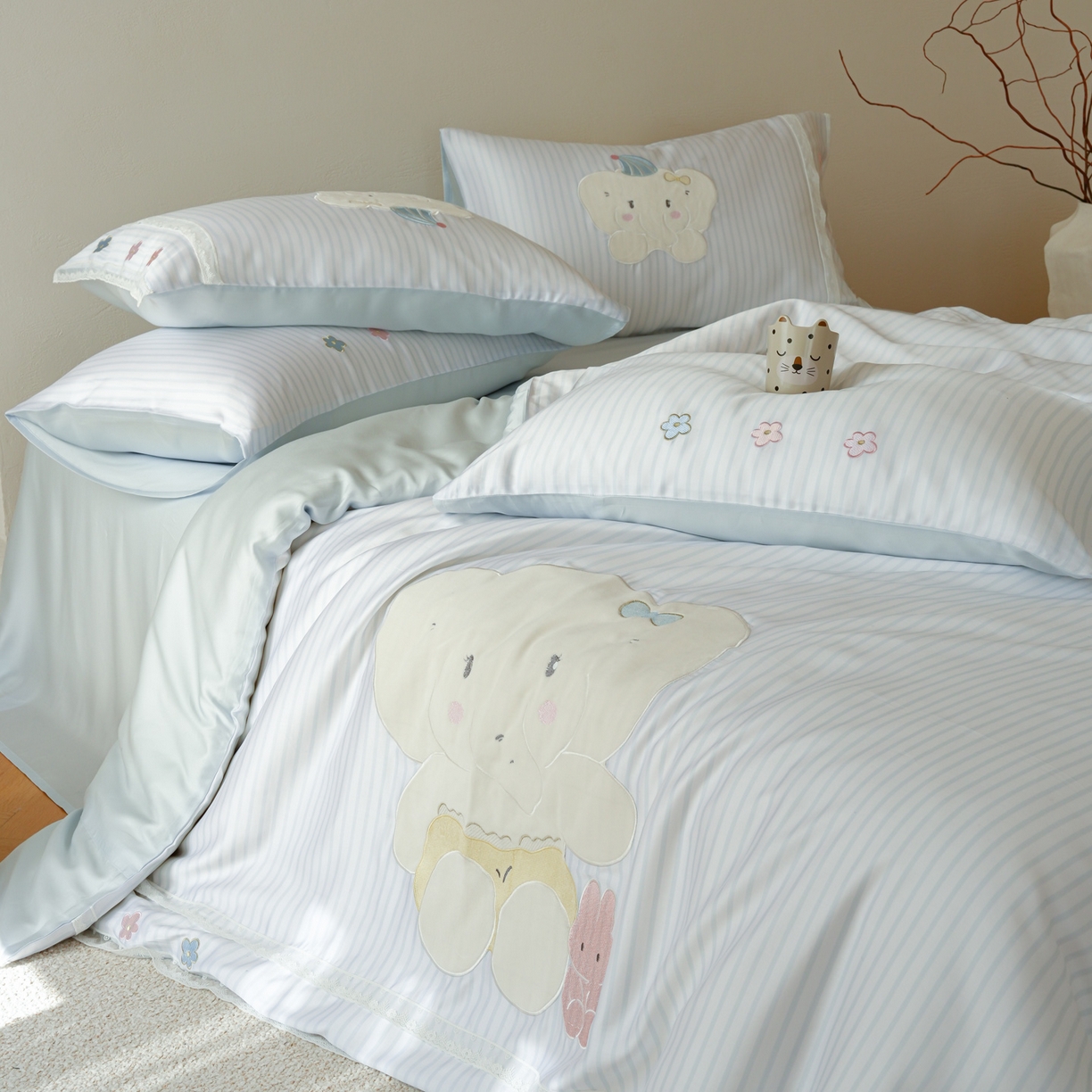 91家纺网 家纺一手货源 找家纺 简纯主义 2026新款莱赛尔纤维天丝刺绣绣花四件套象北北 象北北-蓝