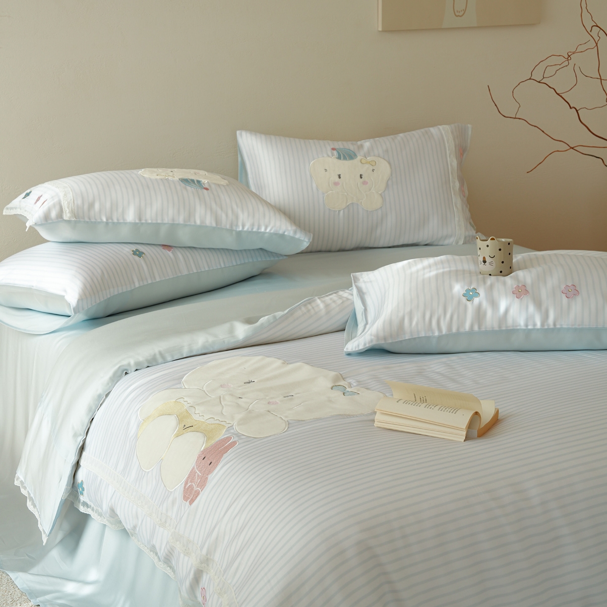 91家纺网 家纺一手货源 找家纺 简纯主义 2026新款莱赛尔纤维天丝刺绣绣花四件套象北北 象北北-蓝