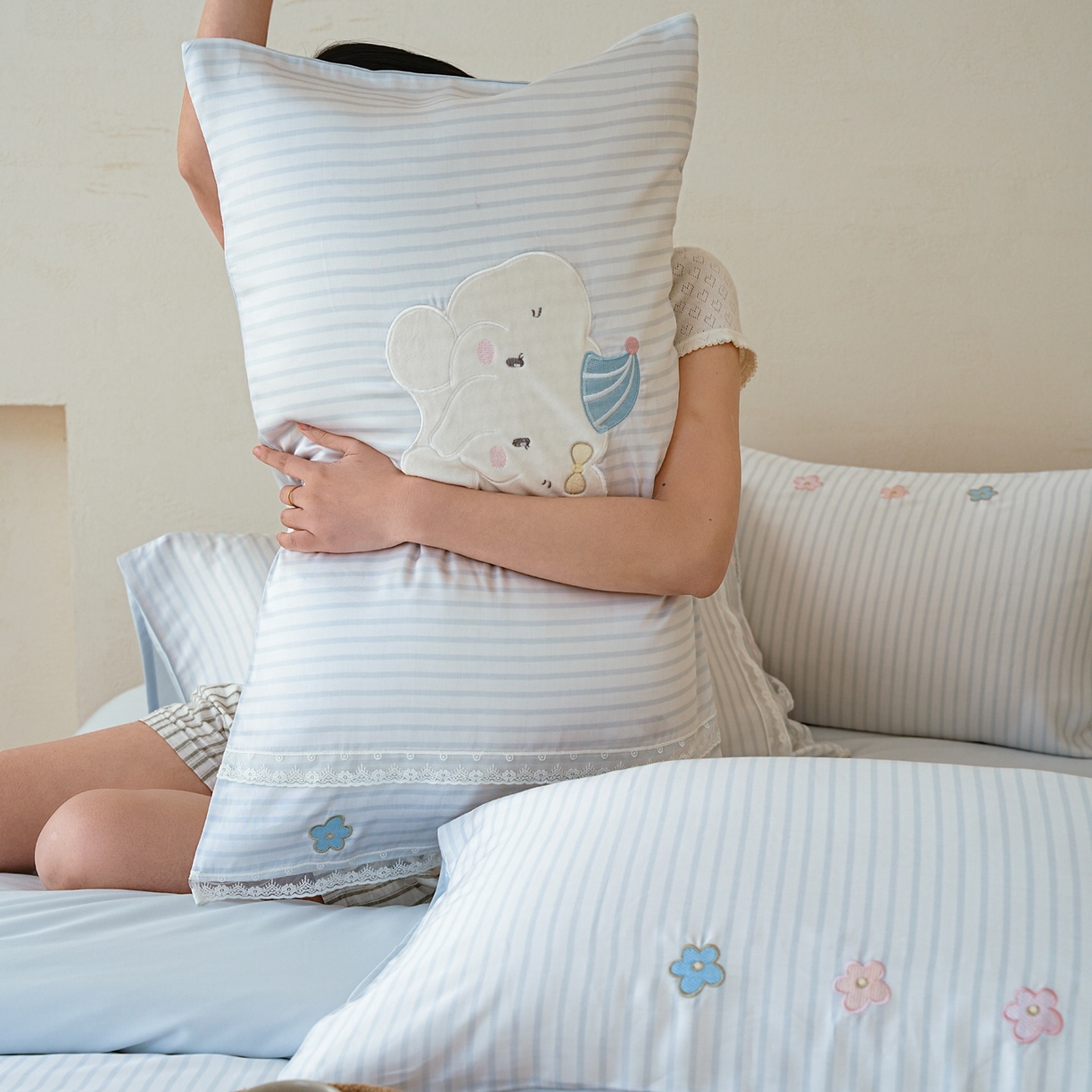 91家纺网 家纺一手货源 找家纺 简纯主义 2026新款莱赛尔纤维天丝刺绣绣花四件套象北北 象北北-蓝