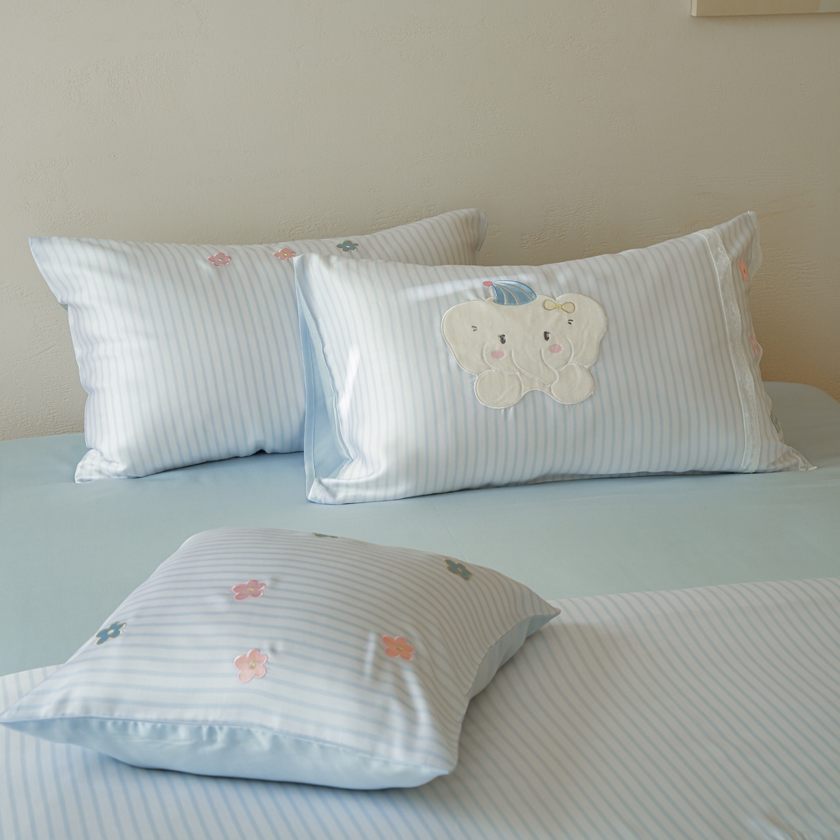 91家纺网 家纺一手货源 找家纺 简纯主义 2026新款莱赛尔纤维天丝刺绣绣花四件套象北北 象北北-蓝