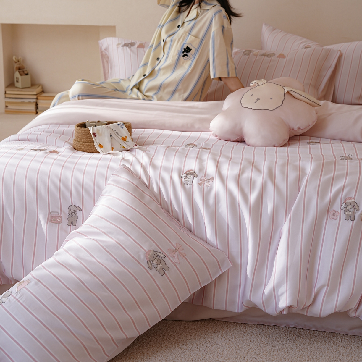 91家纺网 家纺一手货源 找家纺 （总）简纯主义 2026新款莱赛尔纤维天丝刺绣绣花四件套眠眠兔