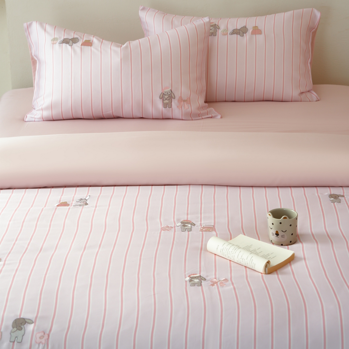 91家纺网 家纺一手货源 找家纺 （总）简纯主义 2026新款莱赛尔纤维天丝刺绣绣花四件套眠眠兔