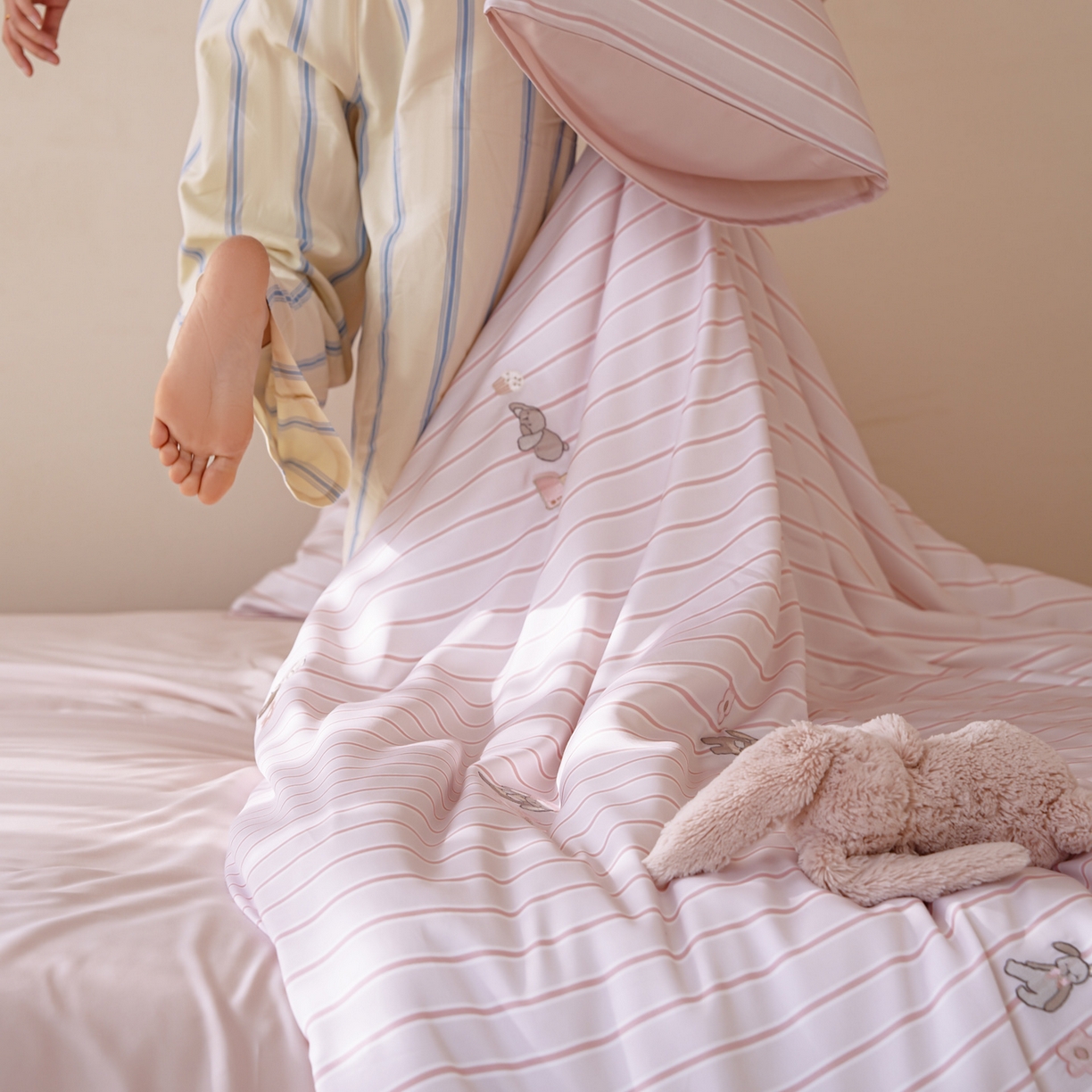 91家纺网 家纺一手货源 找家纺 （总）简纯主义 2026新款莱赛尔纤维天丝刺绣绣花四件套眠眠兔