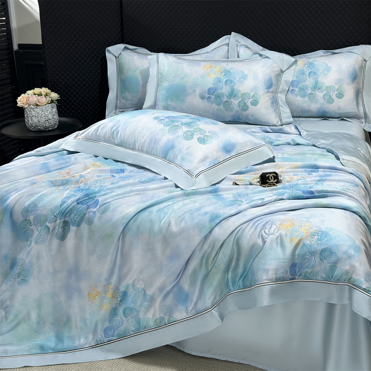 91家纺网 家纺一手货源 找家纺 岚司羽 2026春夏新款60天丝夏被四件套夏凉被空调被系列 碧玉夏荷