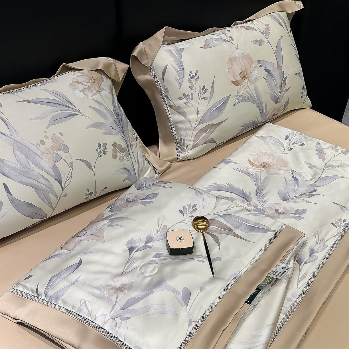 91家纺网 家纺一手货源 找家纺 岚司羽 2026春夏新款60天丝夏被四件套夏凉被空调被系列 苏菲儿