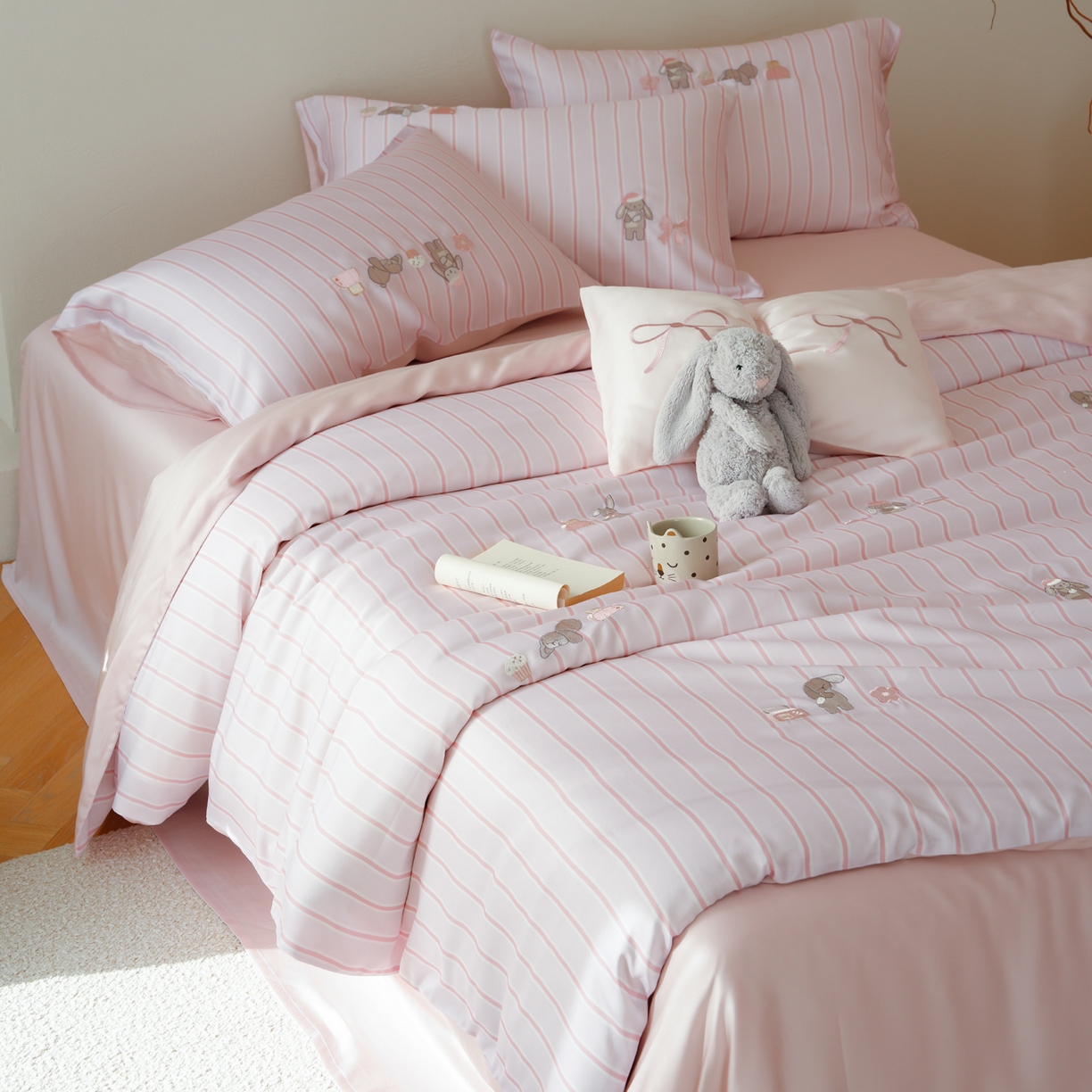 91家纺网 家纺一手货源 找家纺 （总）简纯主义 2026新款莱赛尔纤维天丝刺绣绣花四件套眠眠兔