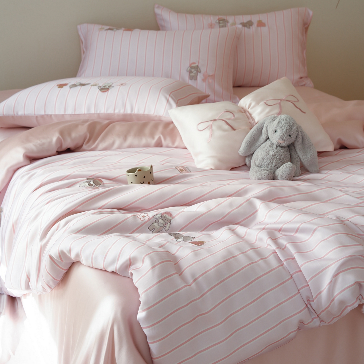 91家纺网 家纺一手货源 找家纺 简纯主义 2026新款莱赛尔纤维天丝刺绣绣花四件套眠眠兔 眠眠兔-粉