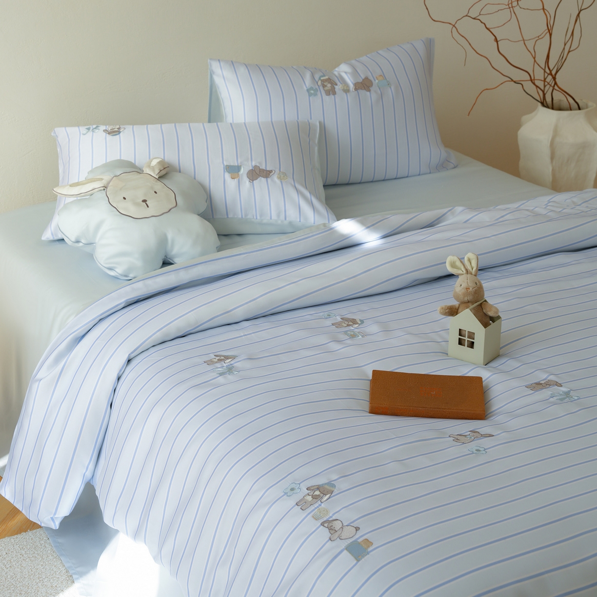 91家纺网 家纺一手货源 找家纺 简纯主义 2026新款莱赛尔纤维天丝刺绣绣花四件套眠眠兔 眠眠兔-蓝