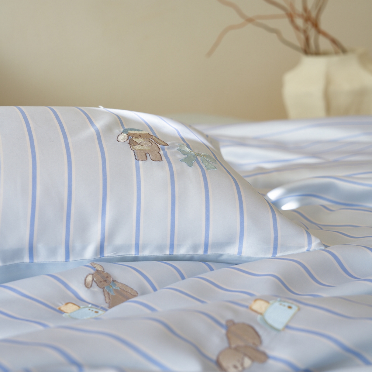 91家纺网 家纺一手货源 找家纺 简纯主义 2026新款莱赛尔纤维天丝刺绣绣花四件套眠眠兔 眠眠兔-蓝