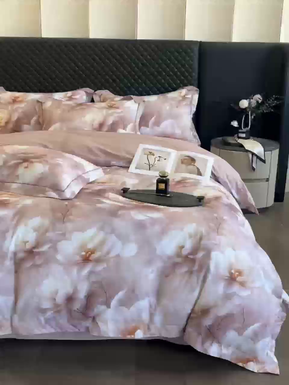 91家纺网 家纺一手货源 找家纺 润锦云 2026新款A类长绒棉纯棉数码印花宽边四件套 花漾盛典