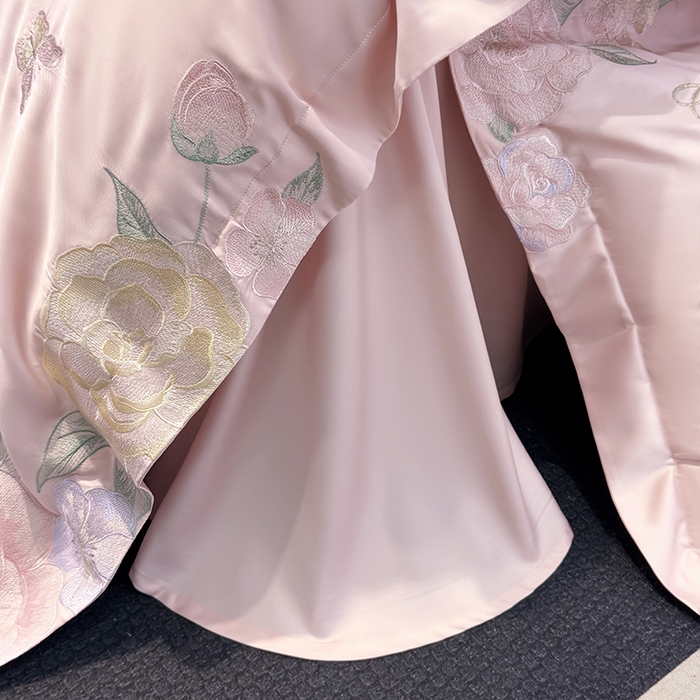 91家纺网 家纺一手货源 找家纺 润锦云 2026新款时髦A类精品刺绣四件套 樱花粉