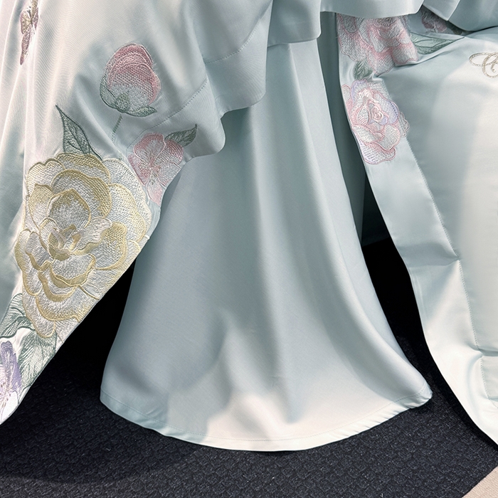 91家纺网 家纺一手货源 找家纺 润锦云 2026新款时髦A类精品刺绣四件套 天空蓝