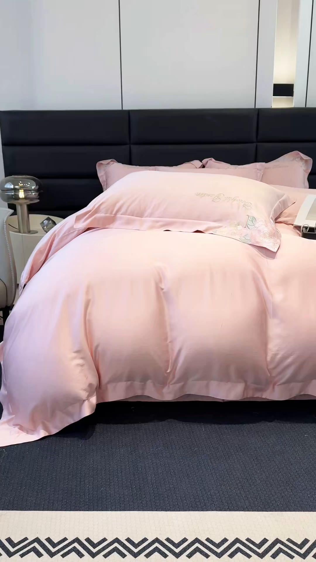 91家纺网 家纺一手货源 找家纺 润锦云 2026新款时髦A类精品刺绣四件套 樱花粉