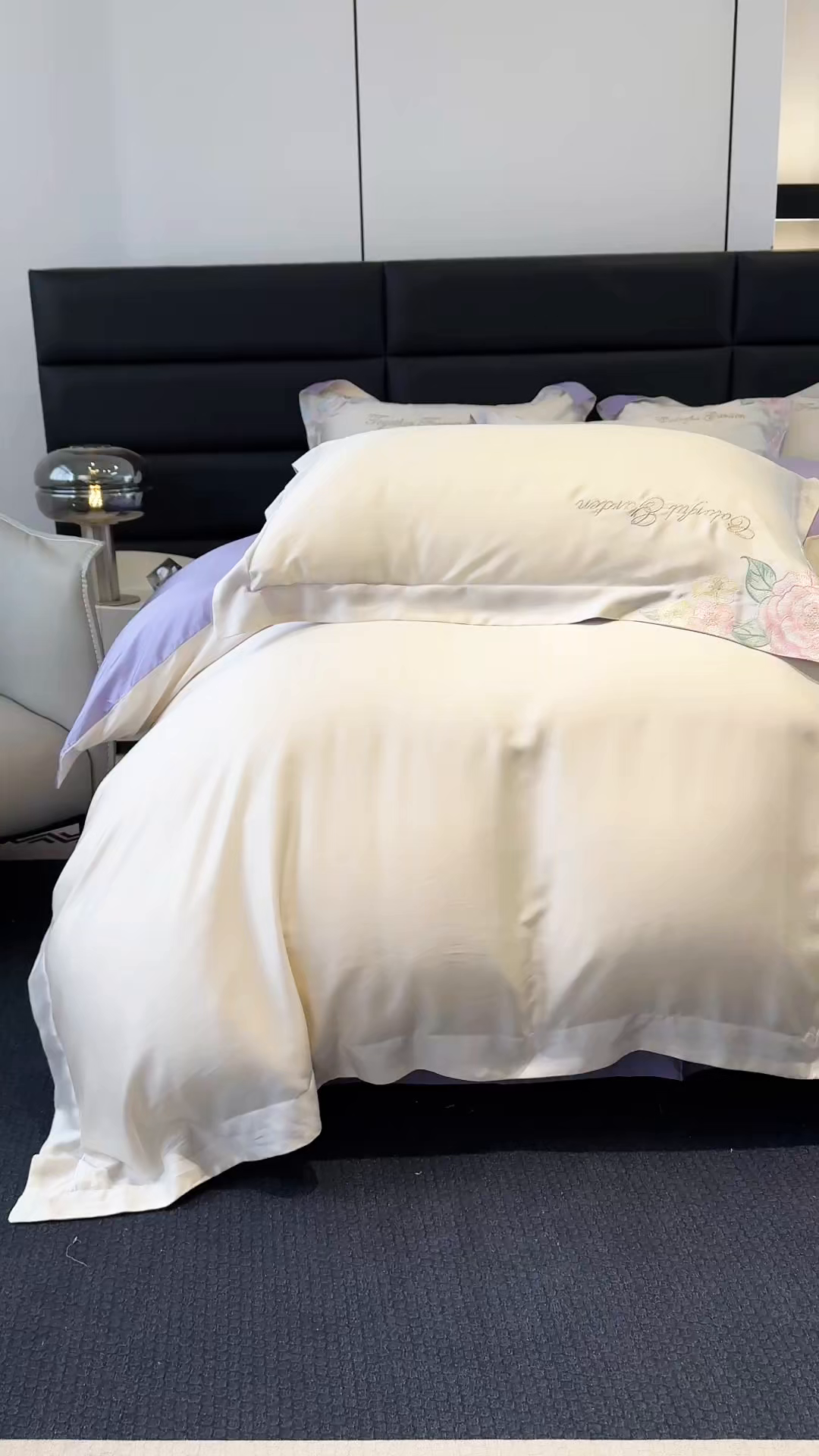 91家纺网 家纺一手货源 找家纺 润锦云 2026新款时髦A类精品刺绣四件套 奶昔白-紫