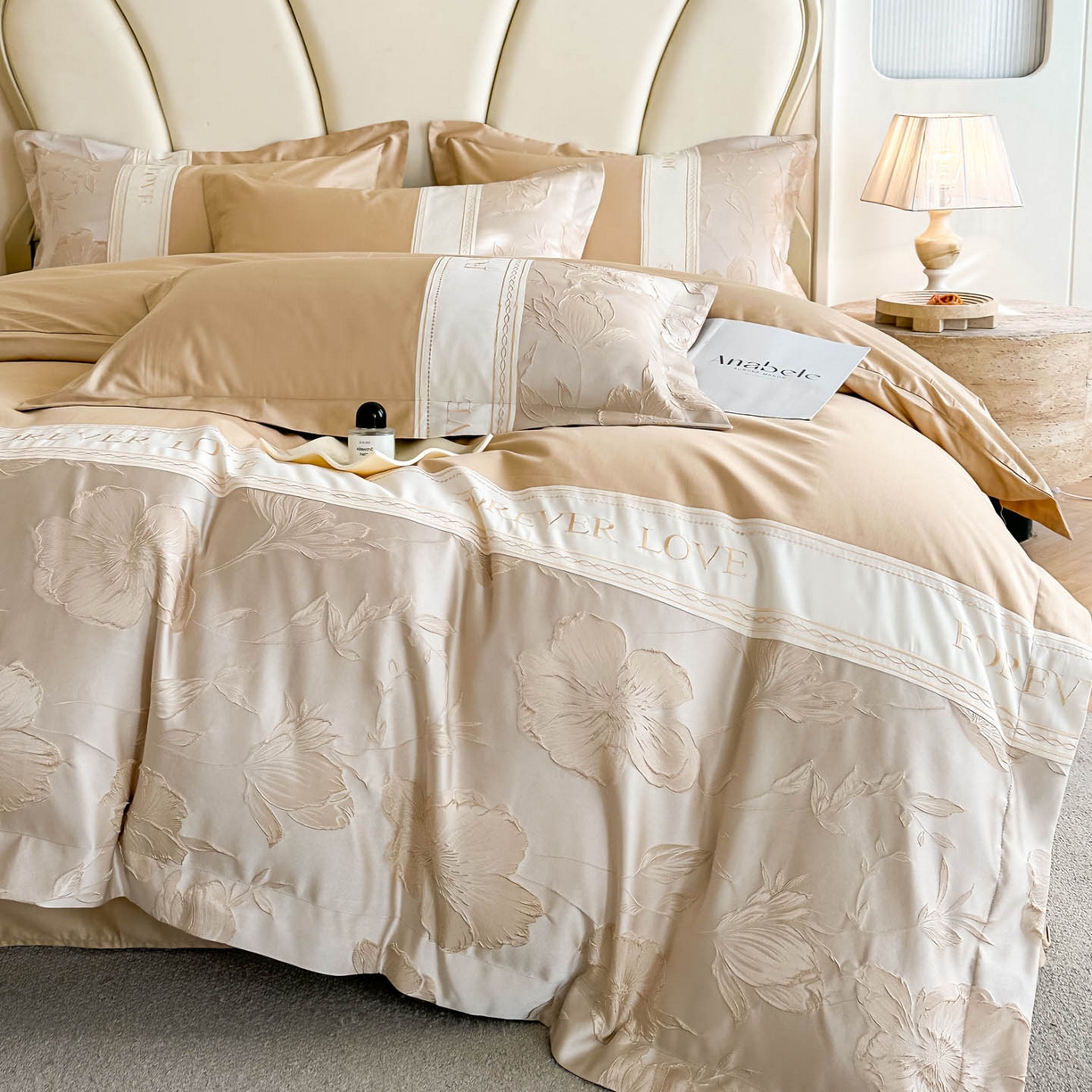 91家纺网 家纺一手货源 找家纺 润锦云 2026新款140克精品浮雕刺绣四件套-浮光韵梦 浮光韵梦-羊脂杏