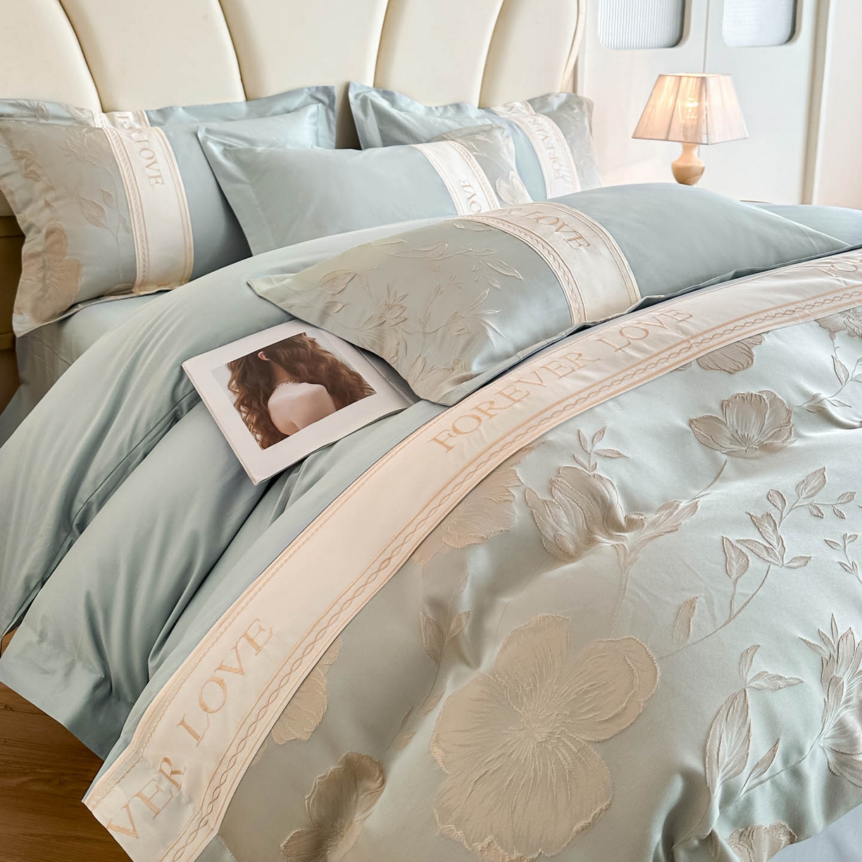 91家纺网 家纺一手货源 找家纺 （总）润锦云 2026新款140克精品浮雕刺绣四件套-浮光韵梦