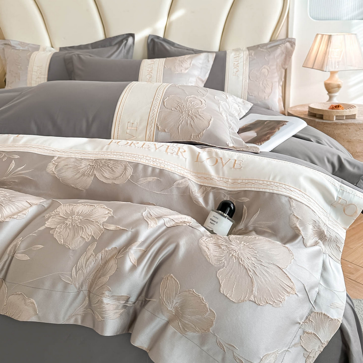 91家纺网 家纺一手货源 找家纺 润锦云 2026新款140克精品浮雕刺绣四件套-浮光韵梦 浮光韵梦-雅士灰