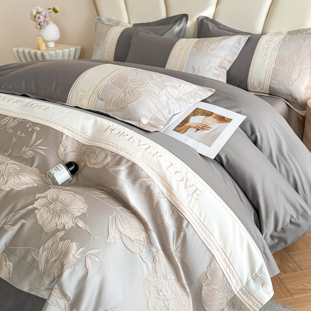 91家纺网 家纺一手货源 找家纺 润锦云 2026新款140克精品浮雕刺绣四件套-浮光韵梦 浮光韵梦-雅士灰