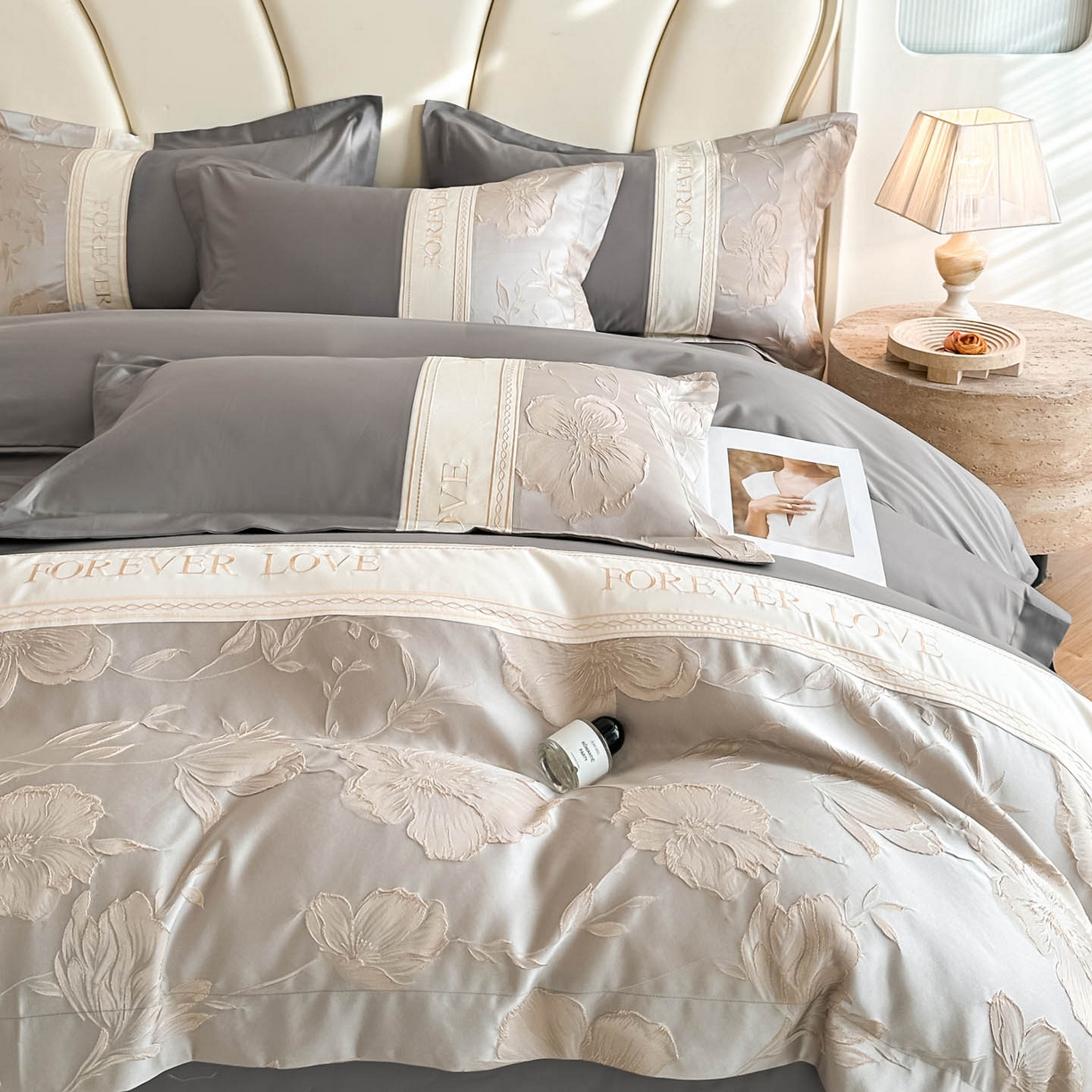 91家纺网 家纺一手货源 找家纺 润锦云 2026新款140克精品浮雕刺绣四件套-浮光韵梦 浮光韵梦-雅士灰