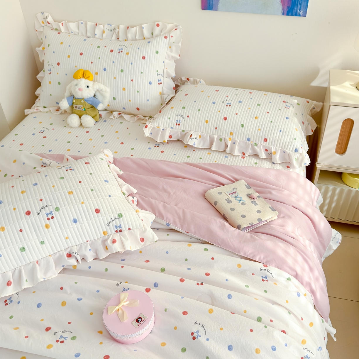 91家纺网 家纺一手货源 找家纺 归属 2026春夏新款古法仿棉床盖夏被四件套夏凉被空调被系列 彩色波点