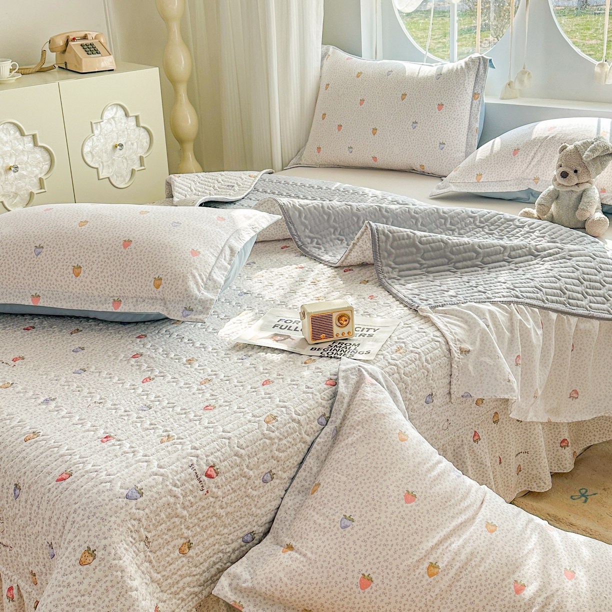 91家纺网 家纺一手货源 找家纺 花满路 2026新款床盖四件套 小草莓