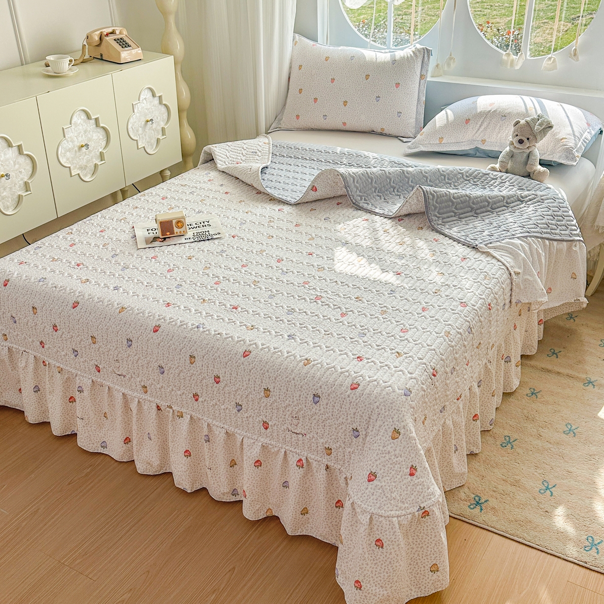 91家纺网 家纺一手货源 找家纺 花满路 2026新款床盖四件套 小草莓