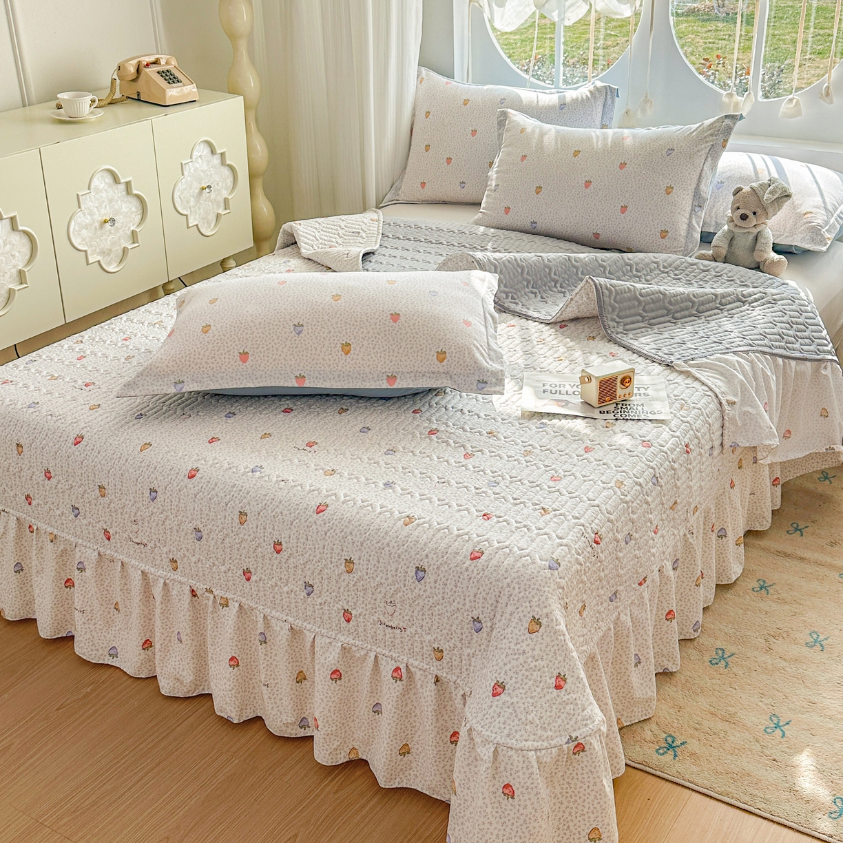 91家纺网 家纺一手货源 找家纺 花满路 2026新款床盖四件套 小草莓