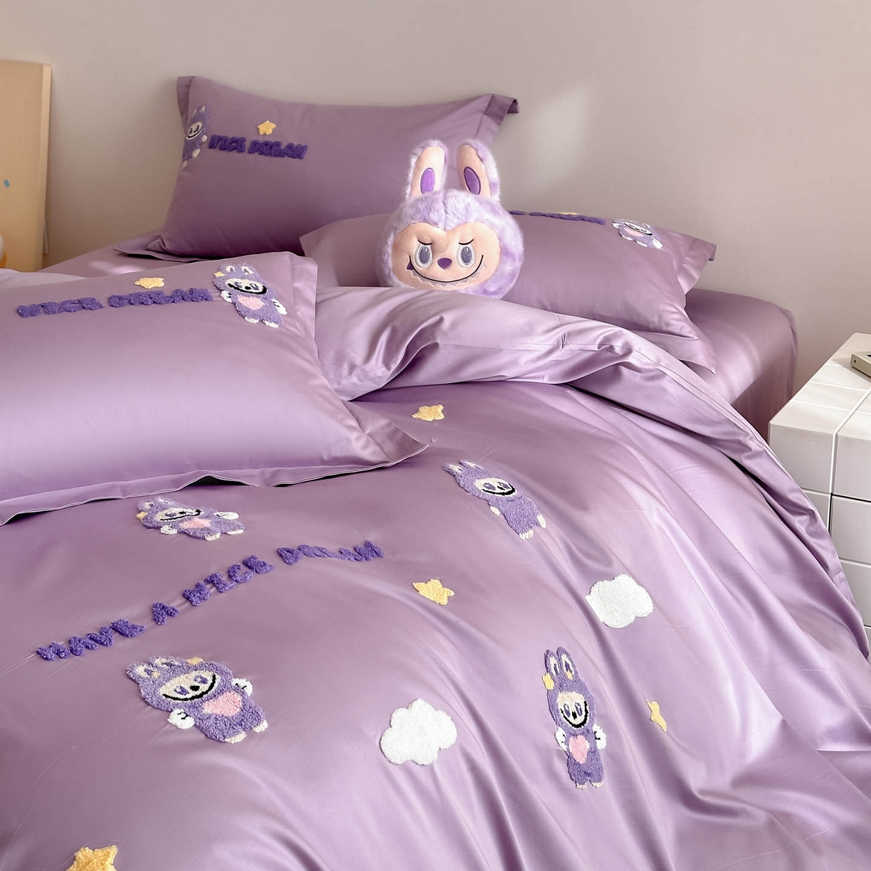 91家纺网 家纺一手货源 找家纺 润锦云 2026新款卡通款-A类全棉纯棉毛巾绣四件套 拉布布-优雅紫