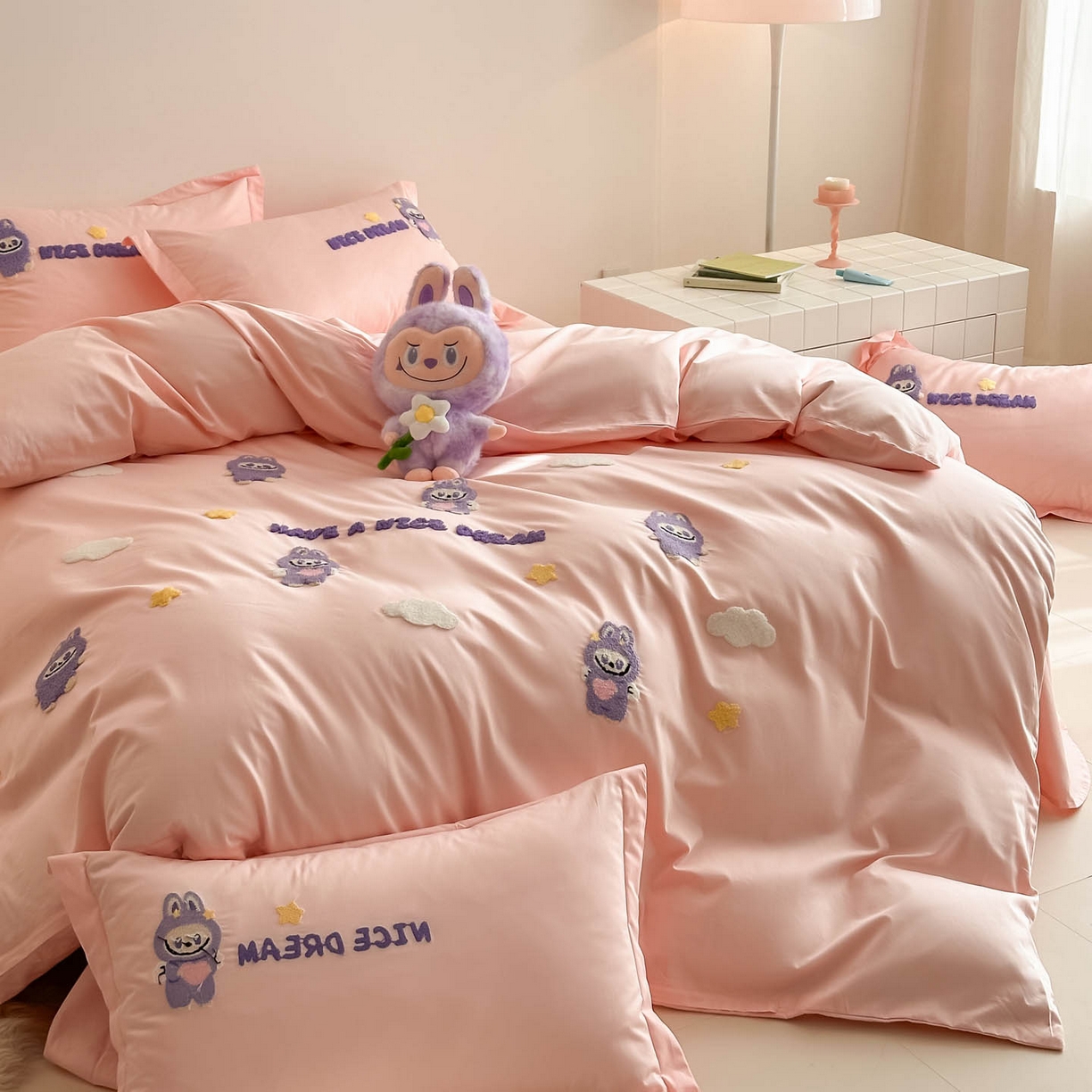 91家纺网 家纺一手货源 找家纺 润锦云 2026新款卡通款-A类全棉纯棉毛巾绣四件套 拉布布-粉玉