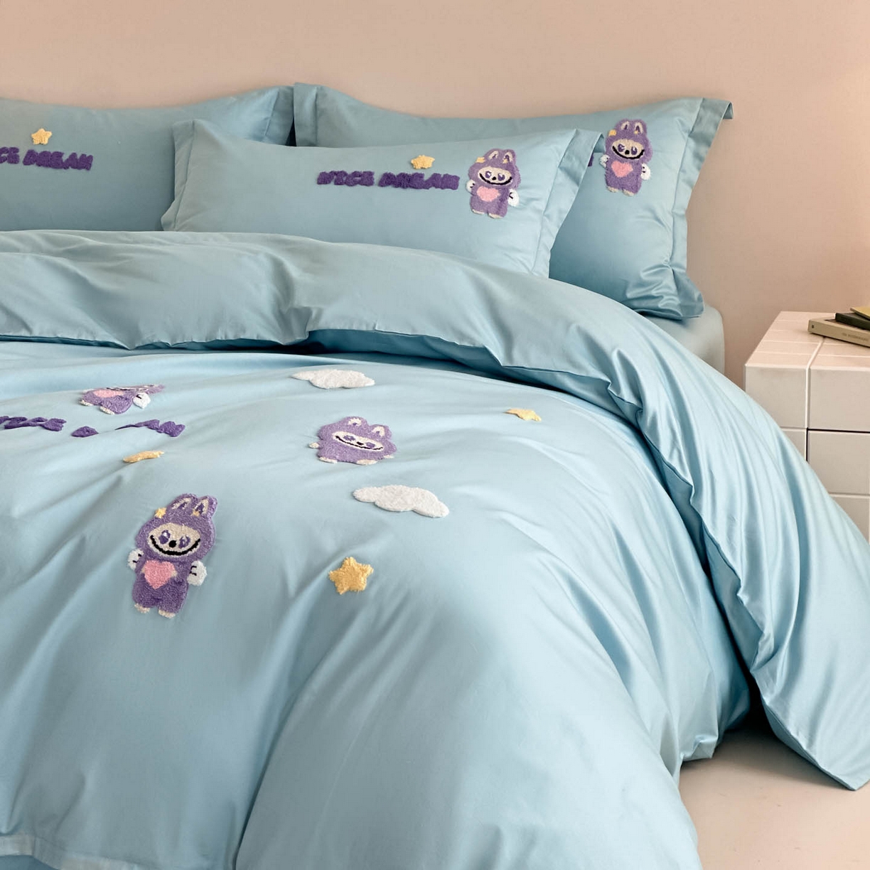 91家纺网 家纺一手货源 找家纺 润锦云 2026新款卡通款-A类全棉纯棉毛巾绣四件套 拉布布-蓝