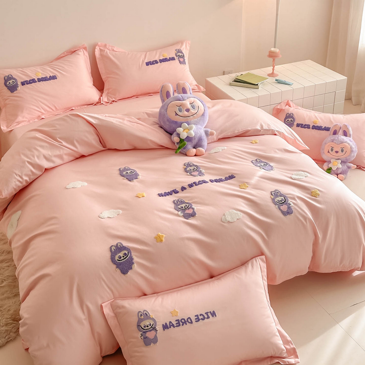 91家纺网 家纺一手货源 找家纺 润锦云 2026新款卡通款-A类全棉纯棉毛巾绣四件套 拉布布-粉玉