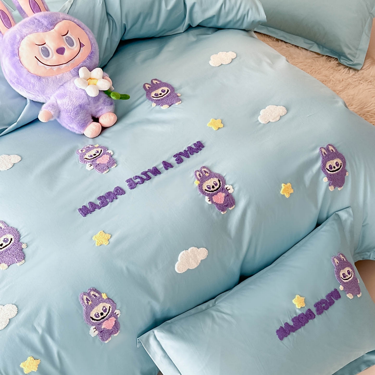 91家纺网 家纺一手货源 找家纺 润锦云 2026新款卡通款-A类全棉纯棉毛巾绣四件套 拉布布-蓝